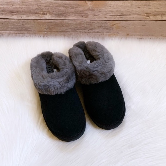 UGG Women’s Cluggette Slippers For Outdoor/Indoor Use - Picture 3 of 6